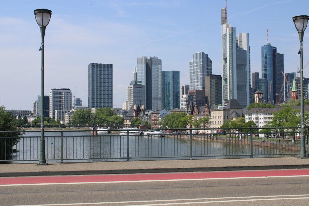 Blick auf Frankfurt vom Main aus